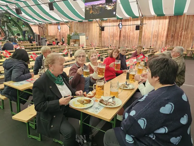 Die Teilnehmerinnen und Teilnehmer des Ausflugs erlebten einen stimmungsvollen Tag im Zeichen der österreichischen Festkultur. | Foto: Franz Seckel