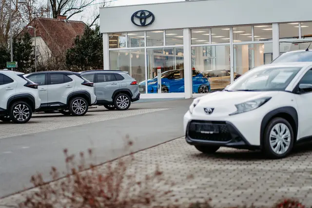 Das Autohaus Gady Fehring setzt bei den Toyota Gewerbewochen auf effiziente Transportlösungen, wirtschaftliche Mobilität und individuelle Beratung.  | Foto: Gady Family