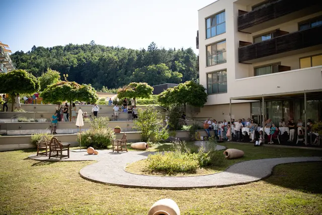 Der Sonnberghof, die größte onkologische Rehabilitationseinrichtung Österreichs, ist auf die Betreuung und Behandlung von Menschen mit oder nach einer Krebserkrankung spezialisiert. | Foto: Gesundheitszentrum Bad Sauerbrunn