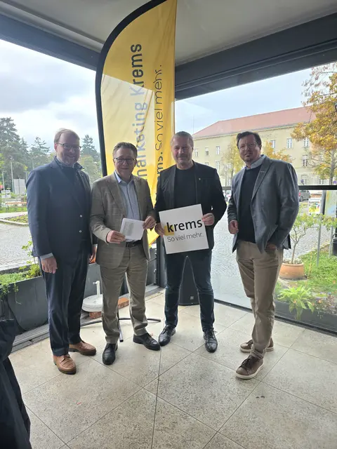 Vizebürgermeister Florian Kamleitner, Stadtmarketing-Leiter Horst Berger, Bürgermeister Peter Molnar, Holger Lang-Zmeck von der Wirtschaftskammer Krems | Foto: Würfl
