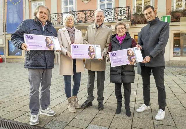 Kurt Trauner (Kurt &amp; Kurt Trauner - Die Frisöre), Unternehmerin Judith Hönig, Bürgermeister Klaus Schneeberger, Erste Vizebürgermeisterin Erika Buchinger und Ferdinand Scheuer (Stadtmarketing). | Foto: Weller, Stadt WRN