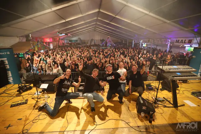 Gemeinsam mit 2.500 Fans feierte die Band Raureif die 25. Auflage von Rocktober in Krieglach.  | Foto: MFroi