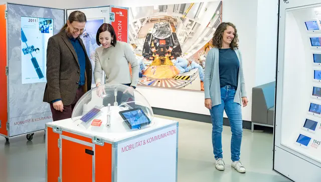 Mit der neuen Wanderausstellung „ALL.TÄGLICH!“ macht das Haus der Natur Salzburg erlebbar, wie Forschung im All unser Leben auf der Erde verändert. Die neue Sonderausstellung ist ab 17. Oktober 2025 im Haus der Natur zu sehen.  | Foto: HdN/Wildbild