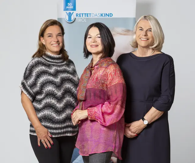Doris Barth (Mitte) bildet seit 14. Oktober gemeinsam mit Regina Stanger (rechts) und Alexandra Unterberger (links) den Vorstand von "Rettet das Kind Tirol". | Foto: Rettet das Kind Tirol