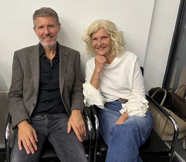 Unter den zahlreichen Gästen auch Claudia und Ewald Kokol vom gleichnamigen Elektrofachgeschäft und -installationsunternehmen in Straß. | Foto: B. Gady
