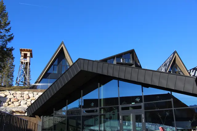 Das Hotel auf der Höss steht von Anfang an in der Kritik. Nun läuft ein Konkursverfahren. | Foto: MeinBezirk/Staudinger