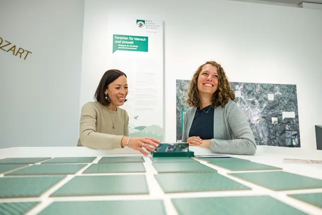 Mit der neuen Wanderausstellung „ALL.TÄGLICH!“ macht das Haus der Natur Salzburg erlebbar, wie Forschung im All unser Leben auf der Erde verändert. Die neue Sonderausstellung ist ab 17. Oktober 2025 im Haus der Natur zu sehen.  | Foto: HdN/Wildbild