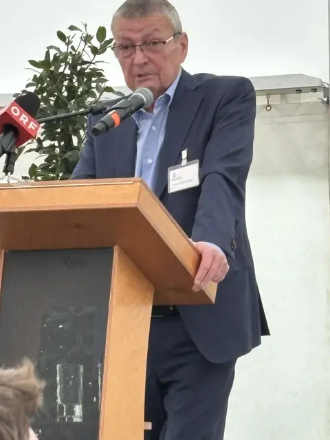 Obmann Dietmar Fenz bei seiner Eröffnungsrede. | Foto: Tanja Handlfinger