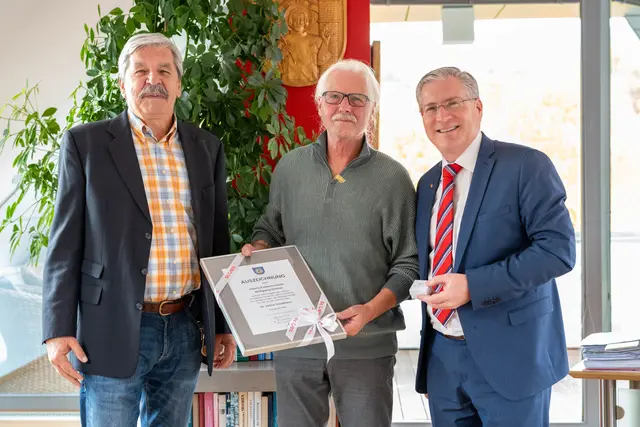 Sportstadtrat Manfred Kerschbaumer, der passionierte Schütze Wolfgang Steiner und Bürgermeister Martin Kulmer | Foto: Stadt St. Veit