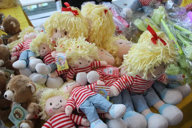 Conni wird als Puppe, als Tonträger oder auch in  Büchern bestens vermarktet. | Foto: Josef Hofmüller