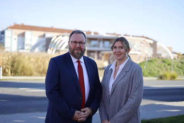 Astens neue Bürgermeisterin Alma Halilovic lud gemeinsam mit SPÖ-Bezirksobmann Tobias Höglinger zum Pressefrühstück ein. | Foto: Losbichler