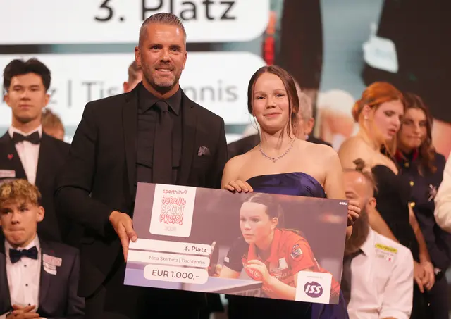 Marcus Mizerovsky mit der drittplatzierten Nina Skerbinz. | Foto: GEPA pictures/Sporthilfe