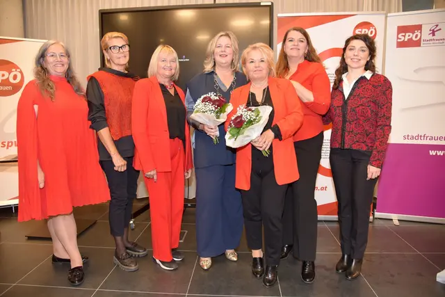 GR Gabriele Grabner, Hermine Römer, GR Elisabeth Wallner, 3. LT-Präsidentin Elvira Schmidt, StRin Sabine Bugnar, GR Barbara Dunst, GR Sonja Wagner | Foto: SPWRN