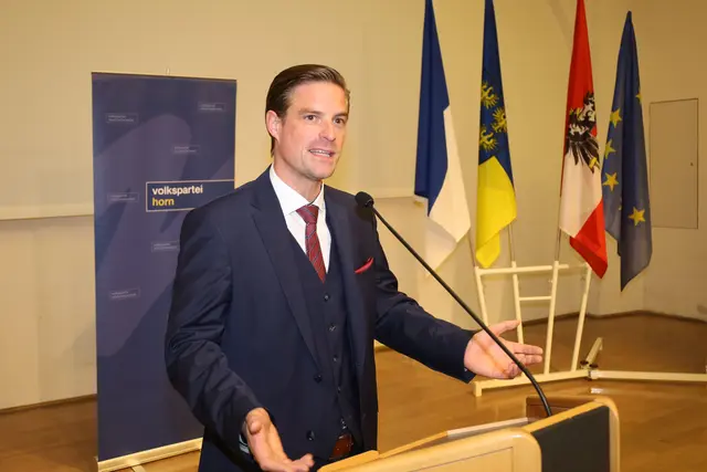 Gemeindeparteiobmann Reinhard Litschauer bei seiner Rede. | Foto: Herbert Gschweidl