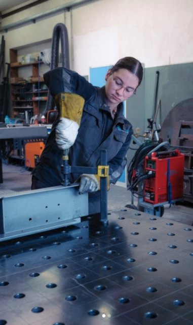 Magdalena zeigte ihr Können im Rahmen des Wettbewerbs in Linz.  | Foto: Metalltechnik.at