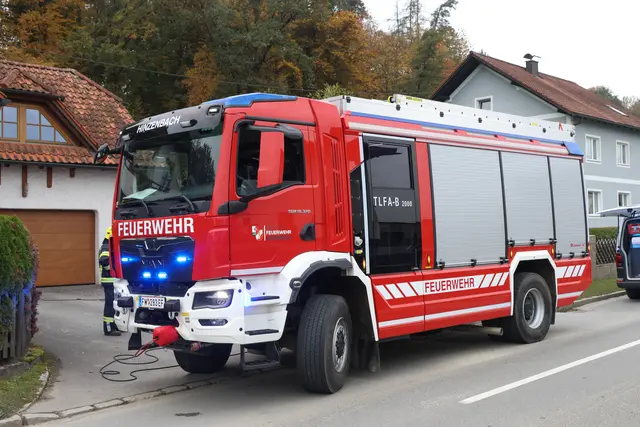 Großeinsatz bei einem Haus in Hinzenbach: Es war zu einem Gasaustritt gekommen. | Foto: laumat/Matthias Lauber