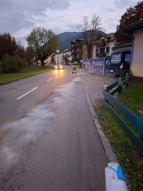 Ölspur am Traunkai nahe Taubersteg. | Foto: ff-badischl.at