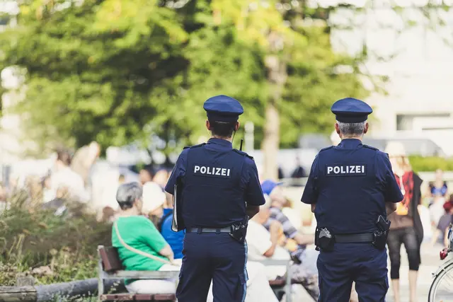 Nicht immer möglich: Schutz durch erhöhte Polizeipräsenz. | Foto: Pixabay/markusspiske