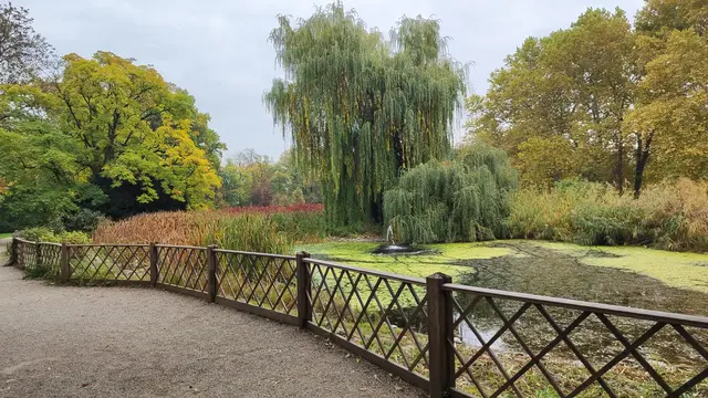 gemütlich spazieren wir wieder zum Schloss zurück... | Foto: I.Wozonig