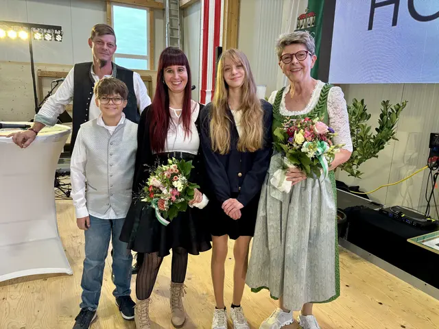 Eva Lappi stolz mit Sohn Stefan, den Enkerln Luca und Selina sowie Schwiegertochter Andrea. | Foto: Brigitte Gady