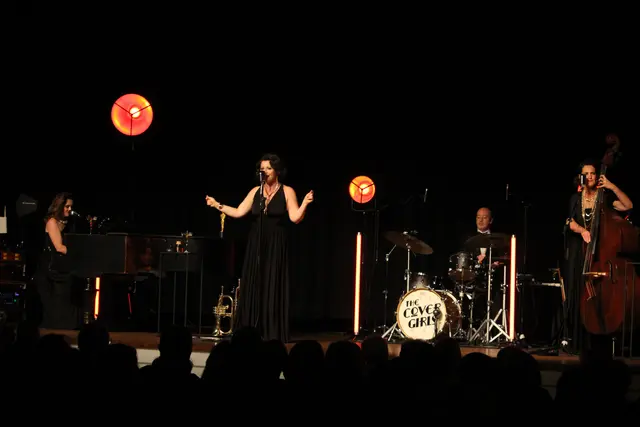 Die Cover Girls präsentierten in der Hügellandhalle St. Margarethen an der Raab ihr aktuelles Programm "Lizenz zum Swingen". | Foto: Josef Hofmüller