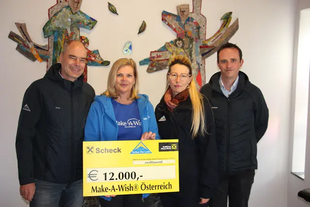 Freuten sich über die stolze Summe von 12.000 Euro: GF Stefan Mangott, Karin Decker, Prokuristin Claudia Plangger und Marketingmitarbeiter Christoph Strigl (v.l.). | Foto: Schwarz