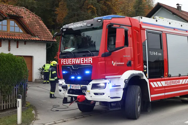 Großeinsatz bei einem Haus in Hinzenbach: Es war zu einem Gasaustritt gekommen. | Foto: laumat/Matthias Lauber