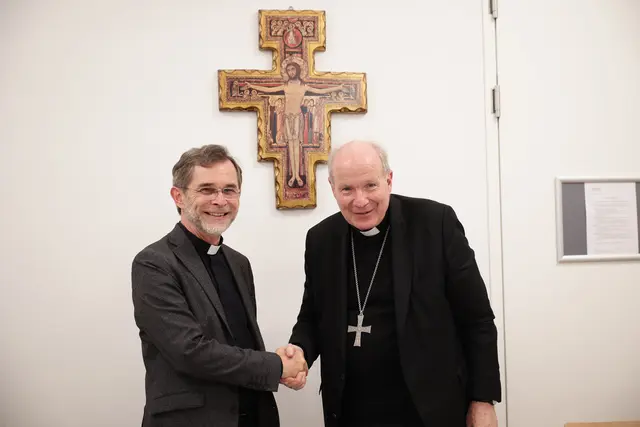 Kardinal Christoph Schönborn (rechts) ist mehr als zufrieden, dass Josef Grünwidl sein Nachfolger als Erzbischof von Wien wird. | Foto: Erzdiözese Wien