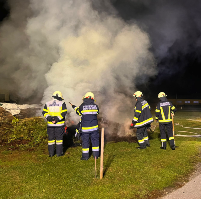 Ein Komposthaufen geriet in Brand. | Foto: Freiwillige Feuerwehr Grafenstein