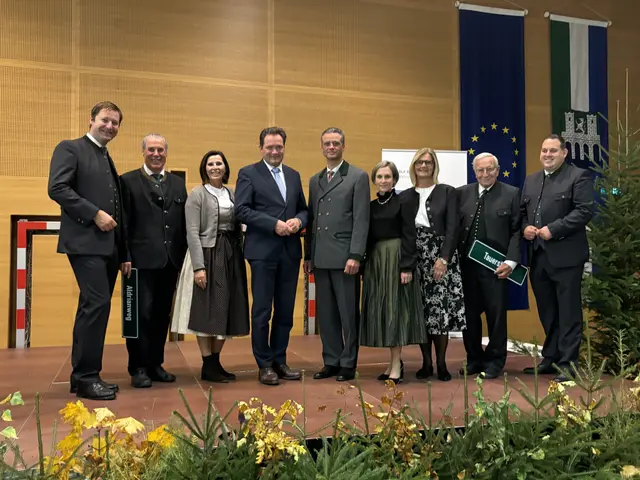 Gruppenbild zum Festakt: Franz Mayr-Melnhof, Anton Aldrian, Cornelia Izzo, Norbert Totschnig, Wolfgang Hintsteiner, Lisa Münzer, Susanne Kaltenegger, Horst Tauer und Philipp Könighofer. | Foto: MeinBezirk/Angelika Kern