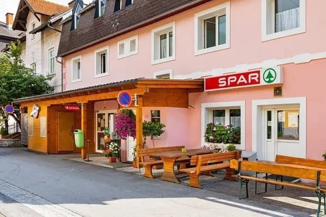 Der Sparmarkt von Maria Fischer im Ortsteil Steinhaus am Semmering.  | Foto: Spar