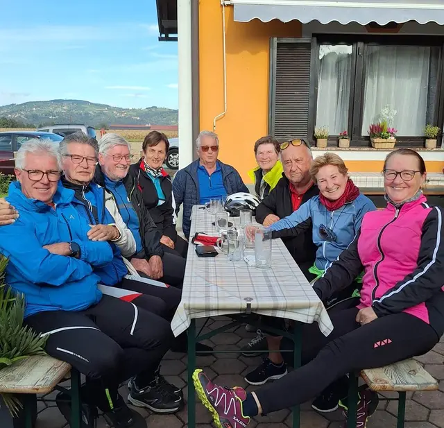 Letzte Rastpause der Radler, bevor es wieder zum Ausgangspunkt nach Frauental ging und der Radtag im Pensionistenstüberl ausklang
 | Foto: Katritschenko