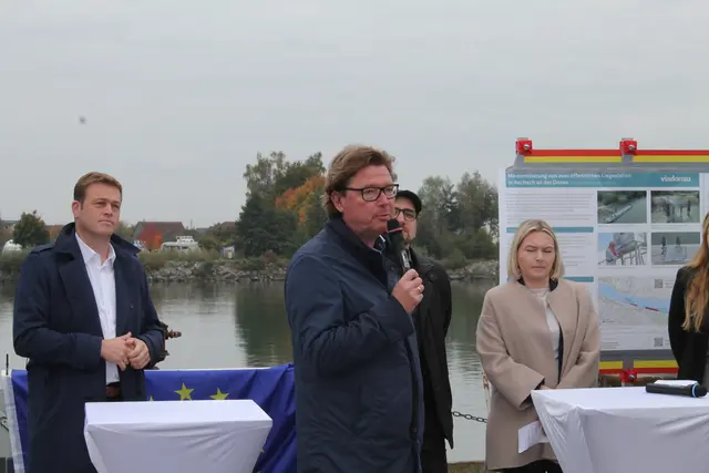 Der Geschäftsführer von viadonau erklärte, dass man erstmals in der Reihe von Projekten Energieneutralität schaffen möchte.  | Foto: MeinBezirk/Magdalena Wimmer