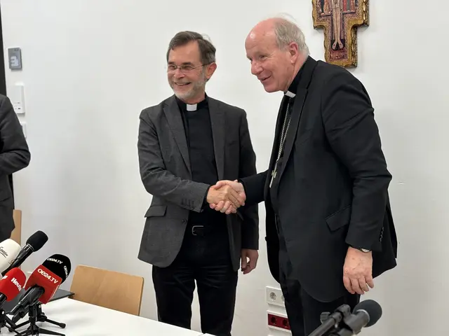 Der ernannte Erzbischof von Wien, Josef Grünwidl (links), mit Kardinal Christoph Schönborn bei der Pressekonferenz. | Foto: Nicole Gretz-Blanckenstein/MeinBezirk