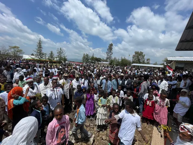 Volksfeststimmung bei der Eröffnung der Tulu Becho HPS. | Foto: P. Krasser