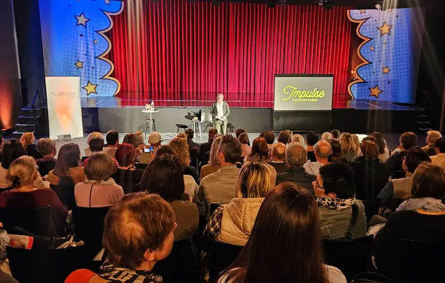 Rund 200 Besucher erlebten einen Abend voller Inspiration und innerer Ruhe im Rahmen der Vortragsreihe „Impulse für Kopf und Herz“. | Foto: Moststraße