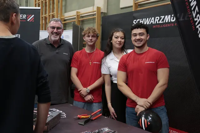 Auf der Zukunftsmesse informieren rund 71 Aussteller auf 630 Quadratmetern Ausstellungsfläche. Mit dabei ist auch die Firma Schwarzmüller aus Freinberg. 