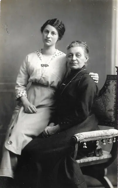 Mutter und Tochter Scharrer. | Foto: Museum Innviertler Volkskundehaus