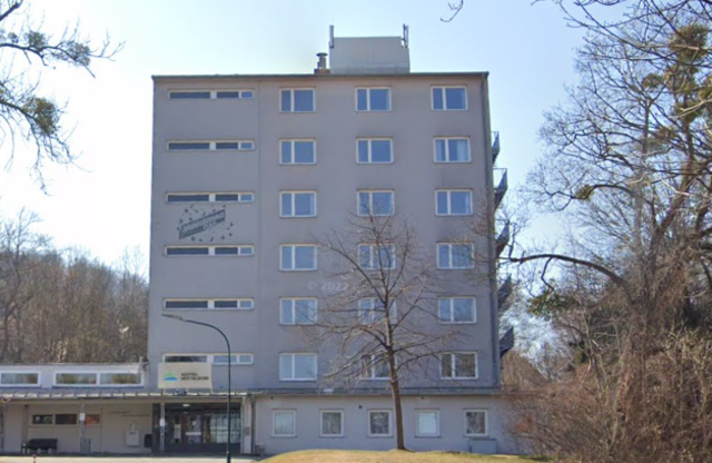 Das Ukraine-Ankunfstzentrum Schlossberg in Hietzing soll 2026 geschlossen werden. | Foto: Screenshot Google Maps