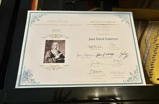 Die Urkunde des renommierten Preises wird wohl einen Ehrenplatz im Haus bekommen.  | Foto: MeinBezirk/Birgit Bachhofner