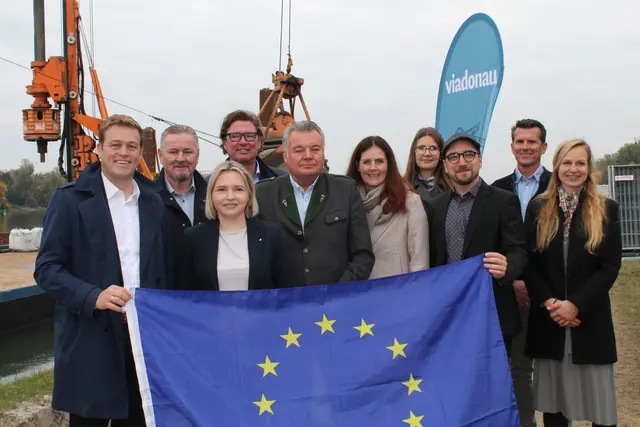 Einigkeit bei den Politikern: Die Sanierung stärkt die Aschach, und damit die gesamte Donauregion, als Wirtschaftsstandort.  | Foto: MeinBezirk/Magdalena Wimmer