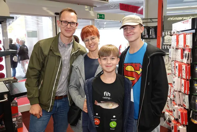 Auch gute Freunde schauten beim Jubiläumstag vorbei und informierten sich über Soundsysteme und Co. | Foto: Michael Blinzer