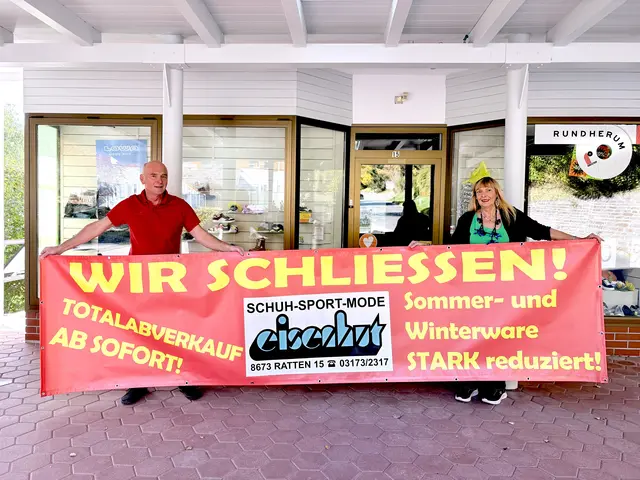 Mit einem lachenden und einem weinenden Auge schließen Gerhard und Sylvia Eisenhut Ende November ihr Traditionsgeschäft.  | Foto: Grabenhofer