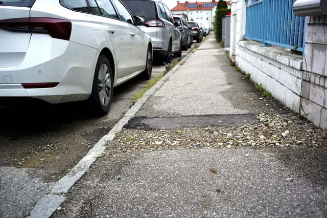 Alles, nur nicht instandgesetzt: der Gehsteig in der F.-Lichtenwörther-Gasse. | Foto: Santrucek