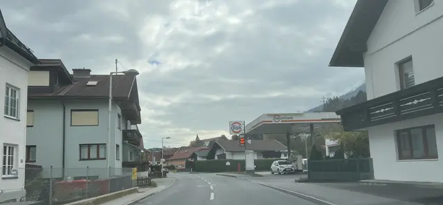 Im Bereich dieser Tankstelle ereignete sich der Unfall. | Foto: Schratzberger