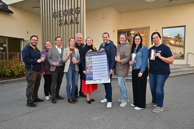 v.l.n.r.: Kulturgemeinderat Georg Hahn, Andrea Gerstner, Christian Ebner, Tanja Wünsche, Alfred Traindt, Vbgm. Karin Grünberger, Bgm. Christoph Haselsteiner, Karin Huber, GR. Gerlinde Jochinger und Regionale Gesundheitskoordinatorin Karin Ebner;