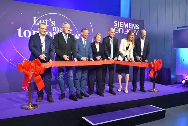 In Wollsdorf wurde symbolisch das Band durchschnitten und somit das neue Werk eröffnet. | Foto: MeinBezirk/Helmut Riedl