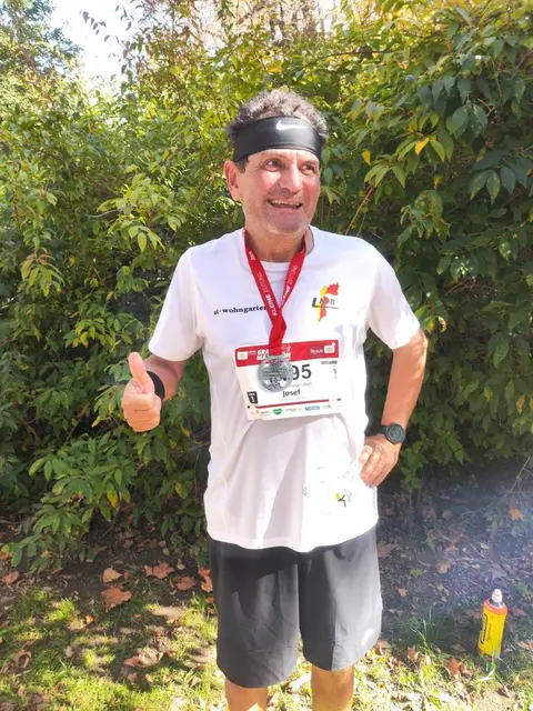 Josef Wiedeschitz vom Leichtathletik Mittelburgenland erreichte beim Graz Marathon nach 2:14:04 Stunden das Ziel und sicherte sich in seiner Altersklasse M65 den 31. Platz. | Foto: LMB