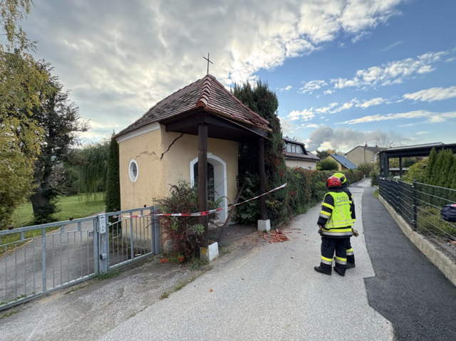 In der Marktgemeinde Gratwein-Straßengel wurde eine Kapelle nach einem Verkehrsunfall beschädigt. | Foto: FF Gratwein