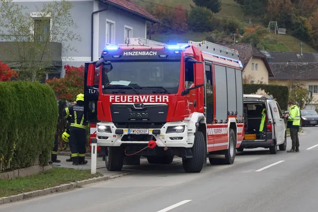 Großeinsatz bei einem Haus in Hinzenbach: Es war zu einem Gasaustritt gekommen. | Foto: laumat/Matthias Lauber